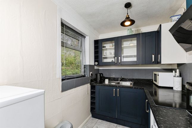 12, Sturbridge Close, READING photo 4