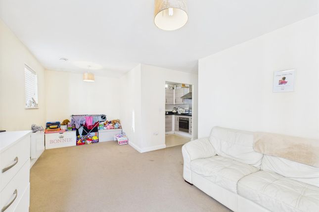 27, Quercetum Close, Aylesbury photo 3