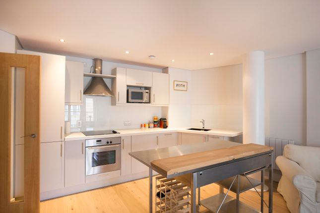 Flat for sale in Marina Place, Hampton Wick, Kingston Upon Thames