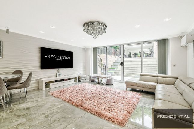 40a Woolhampton Way, Chigwell photo 2