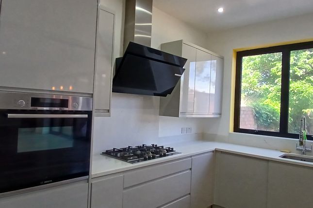 Huntingfield Way, Egham photo 2