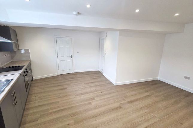 Flat B, 32, Cardiff Road, Caerphilly photo 2