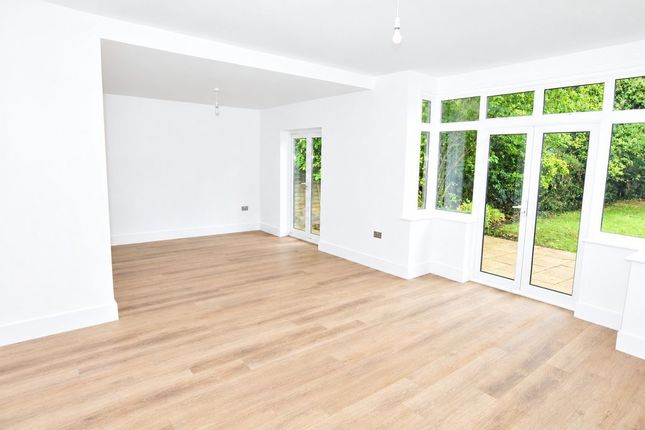 Manor Way, North Harrow photo 4