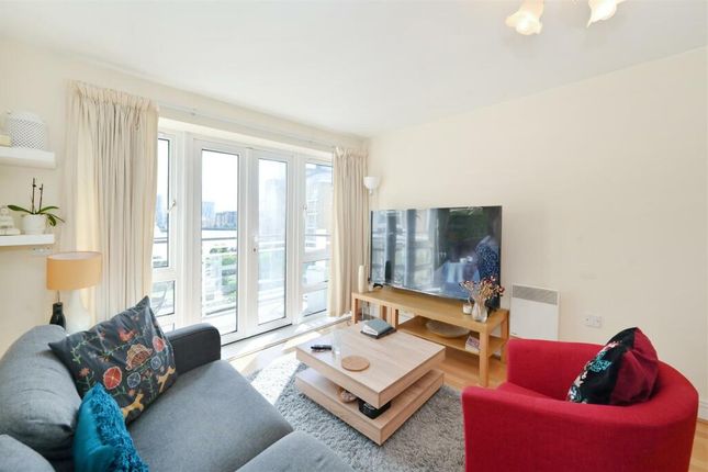 Thumbnail Flat to rent in St. Davids Square, London