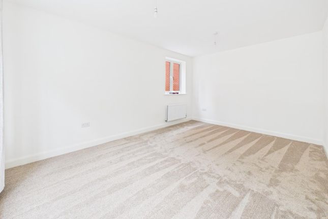 35, Blackthorn Road, Gloucester photo 3