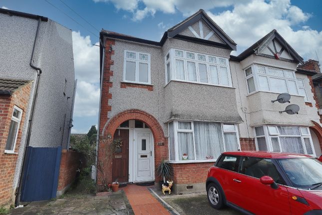 Maisonette for sale in Dunton Road, Romford