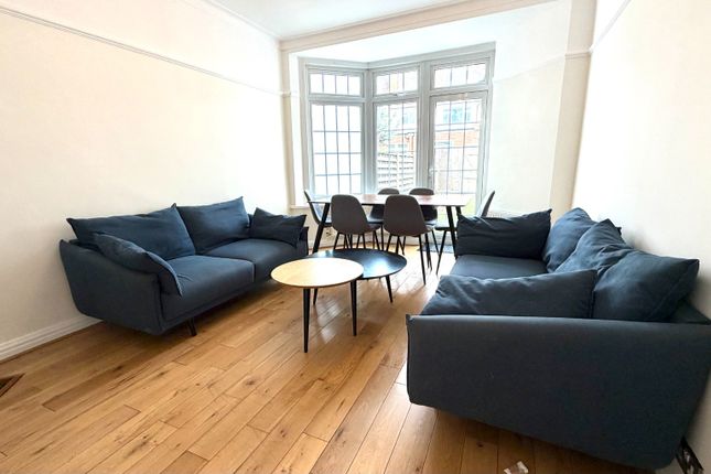 20 Dingwall Gardens, London, Greater London photo 3