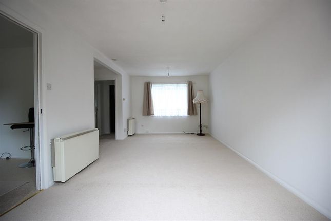 16, Rollesby Way, North Thamesmead photo 3