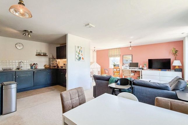 Flat 181, Squires Court, Bedminster Parade, Bristol photo 2