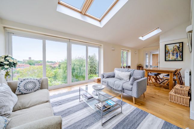 22, Mountside, Surrey photo 4