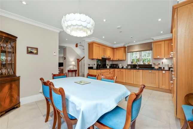 1, Coach House Mews, Hersham photo 3