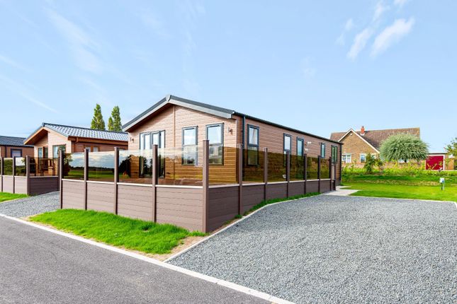 Thumbnail Mobile/park home for sale in Cliffe Meadows Park, Turnham Lane, Cliffe, Selby