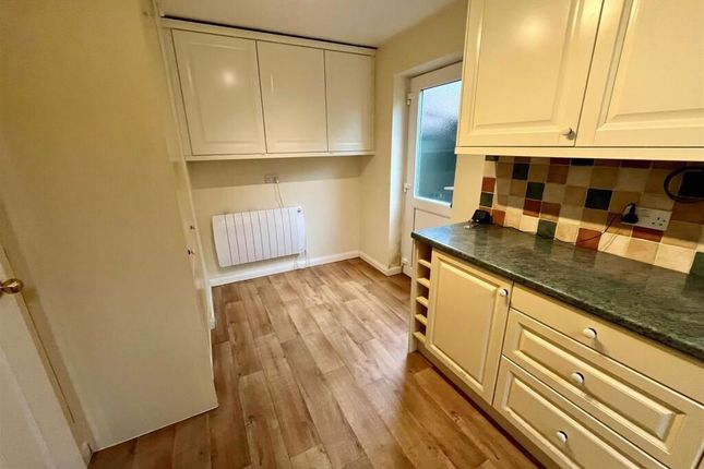 4, Elm Close, Salisbury photo 3