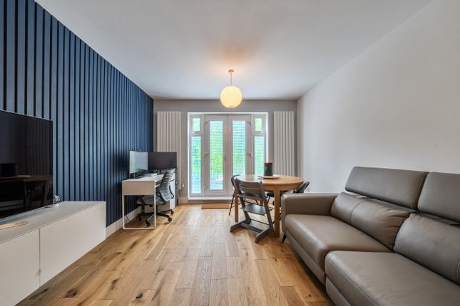 21 Basildon Close, Watford photo 4