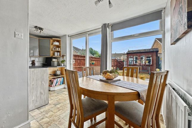 41 Hunters Field, Faringdon photo 3