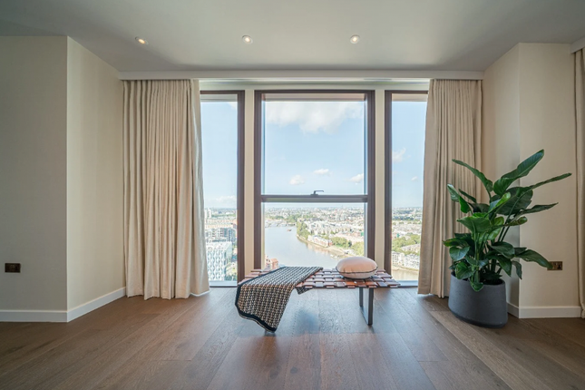 Flat for sale in Carnation Way, London