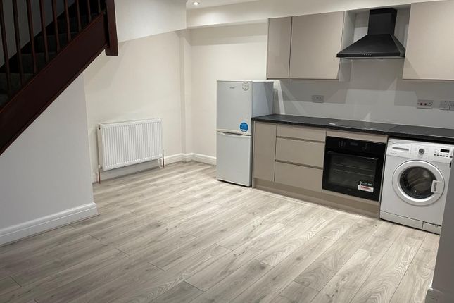 Aspen Park Drive, Watford photo 5