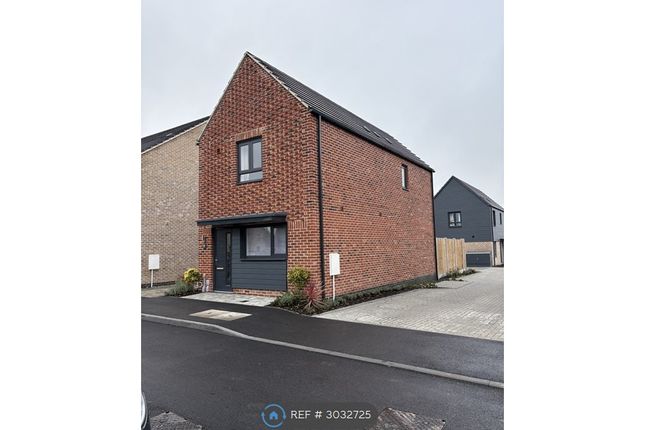 2-bed detached on Cambridge, £2,700/mo