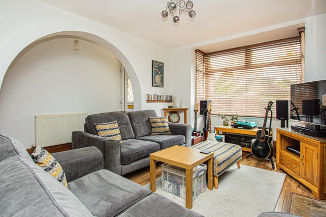 3, Manton Road, Irthlingborough photo 2