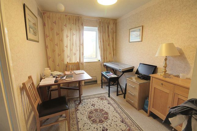 26, Oak Way, Gloucester photo 3