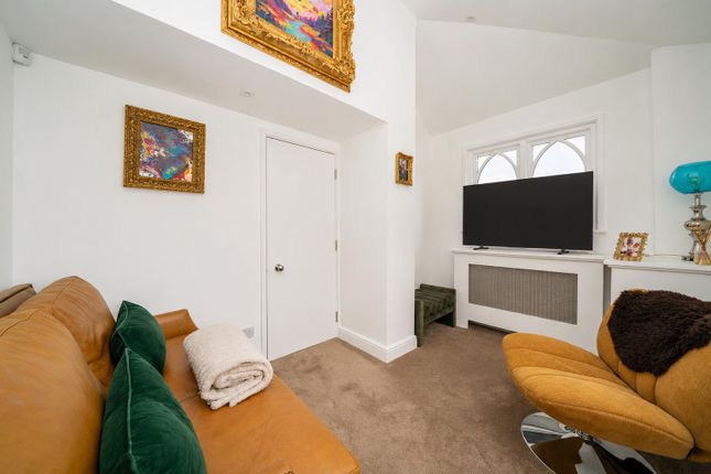 Fox Cottage, Bedmond Road, ABBOTS LANGLEY photo 4