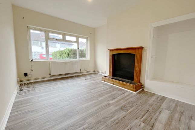 Thumbnail Maisonette to rent in Cornwall Avenue, Slough