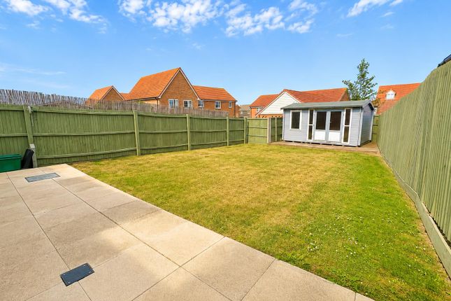 14, Nancy Blackett Avenue, Walton-on-the-Naze photo 2