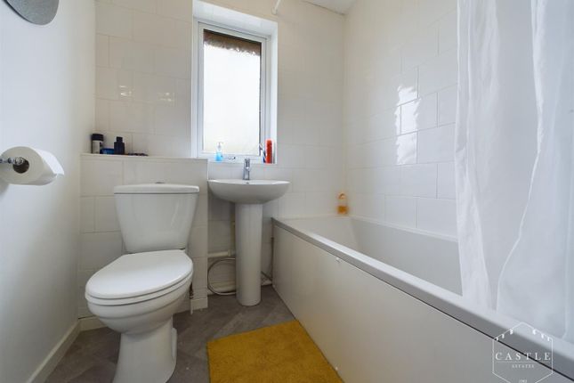 Town house for sale in Stirling Avenue, Hinckley