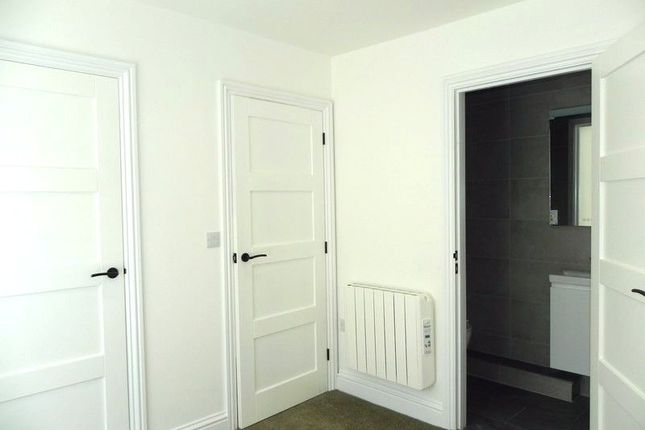 Flat 2 16-18 Fore Street, HAYLE photo 3