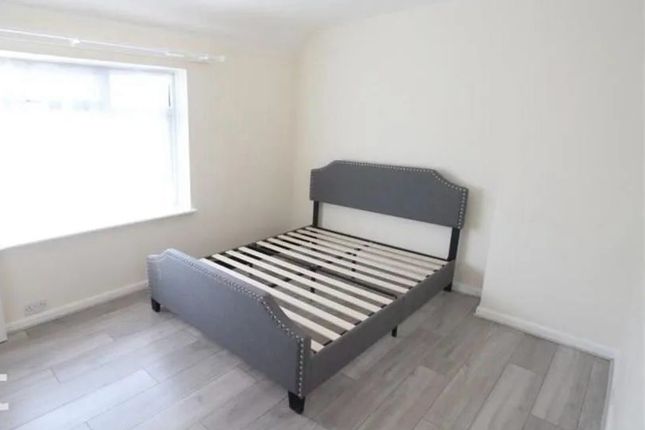 13 Ivinghoe Road, Dagenham photo 4