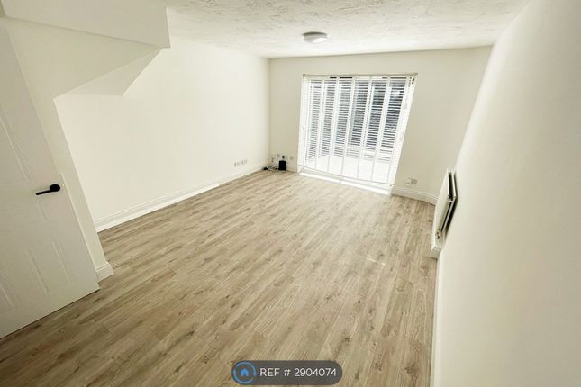 Pennington Way, London photo 4