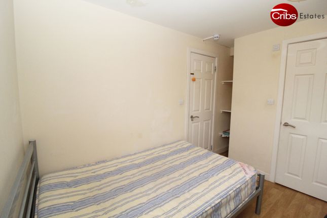 3 Balfour Road, London photo 2