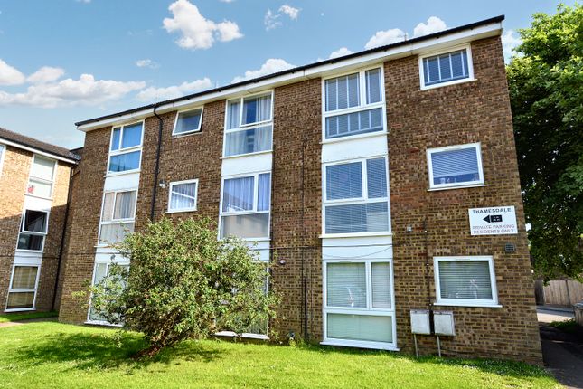 Thumbnail Flat to rent in Thamesdale, London Colney