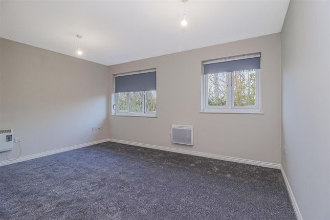 54 Waterfall Close, Hertford Road, Hoddesdon photo 3