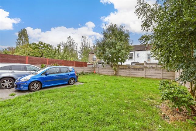 2-bed flat on Skeltons Lane, Leyton, £280,000