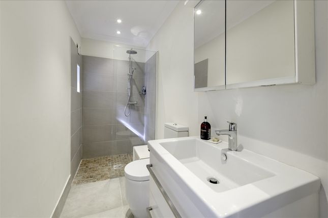 27A, Caxton Road, Shepherd's Bush W12 photo 2