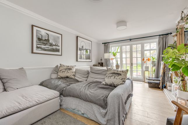 Thumbnail Flat to rent in Amies Street, Clapham Junction