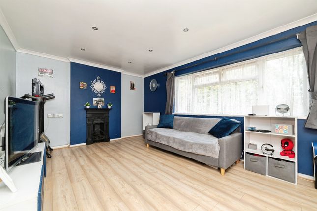 128, Lonsdale Road, Stevenage photo 4