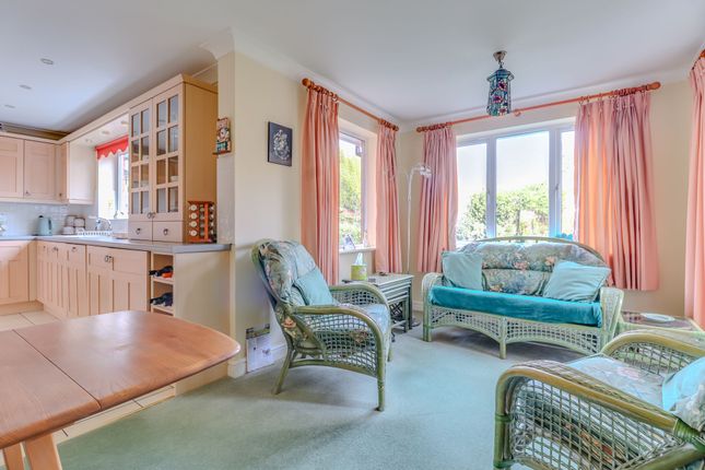 3 Primrose Close, Leicester photo 4