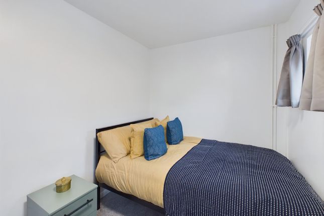A Cozy And Inviting Double Bedroom Featuring A Com...