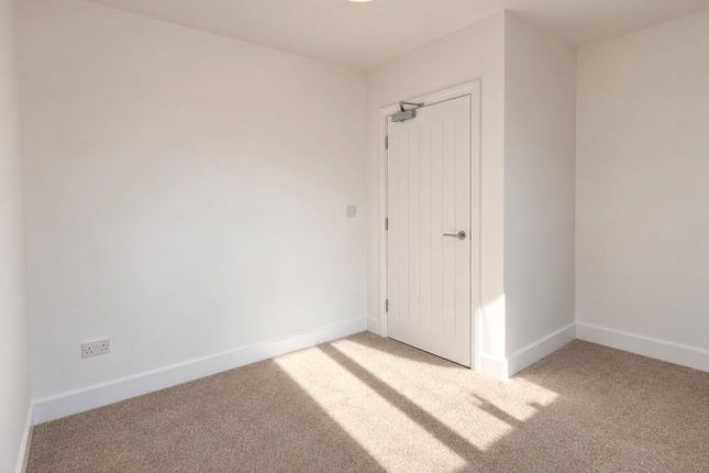 4-bed semi-detached on 9, Holton Road, Somerset, £3,000/mo