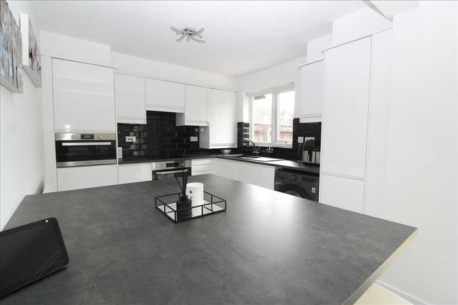 32, Delamere Crescent, Cramlington photo 3