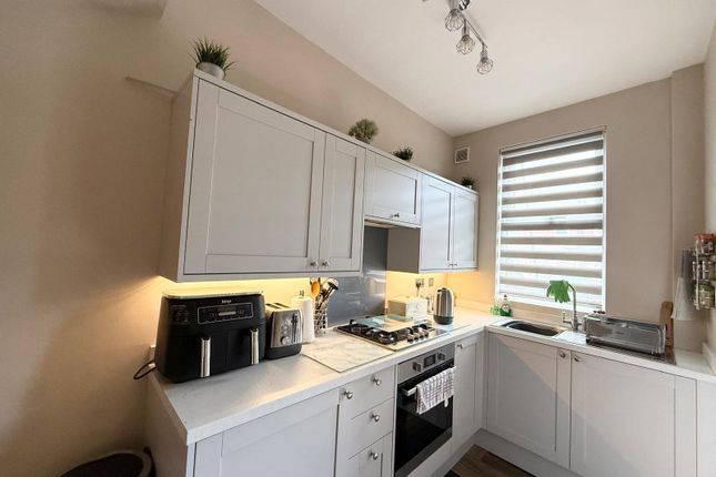 9, Swallow Avenue, West Yorkshire photo 5
