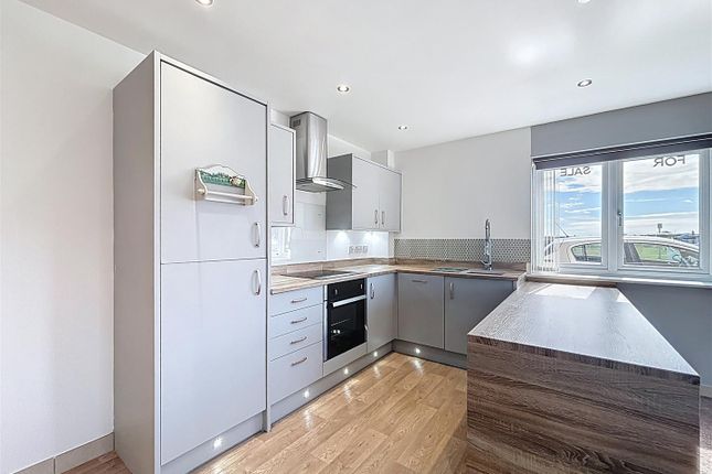 Apartment 11, Broadway House, Broadway, Hornsea photo 3