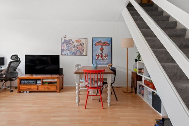 1, Sawkins Close, London photo 4