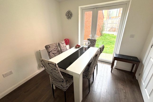 13, Nutwood Avenue, Canterbury photo 3