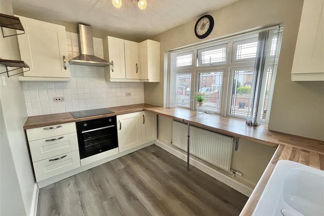 Bungalow to rent in Charles Avenue, Eastwood, Nottingham