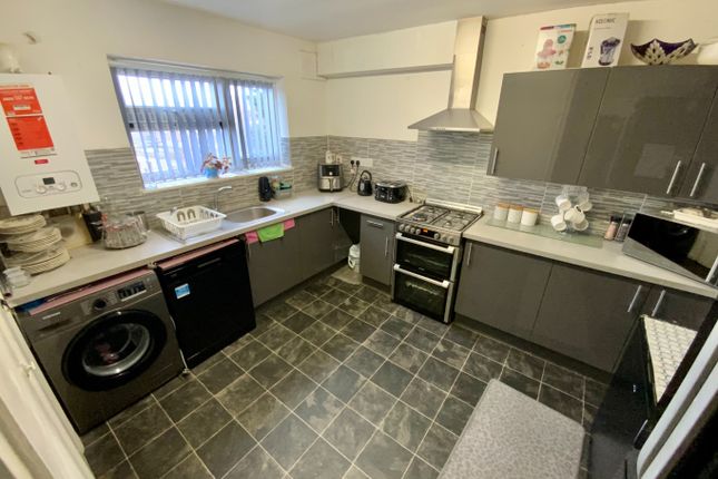 Maisonette for sale in The Crossway, Luton, Bedfordshire