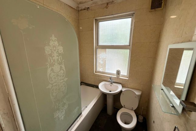 90, Westbury Avenue, London photo 2