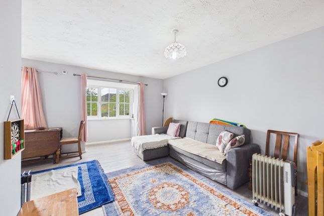 26, Pinewood Mews, Stanwell photo 2